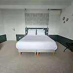 La 3*